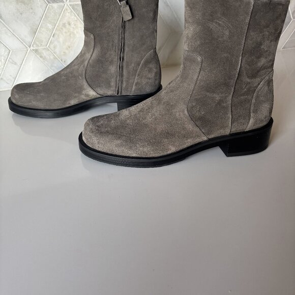 Stuart Weitzman Size 7.5B Light Gray Grey Suede Ankle Boot Zipper 5050 Bold Boot - Picture 3 of 9